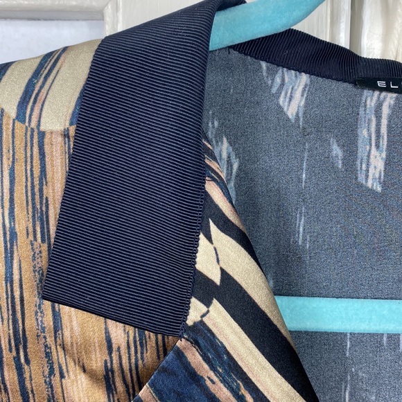 Tahari Abstract Print Silk Blouse Top Shirt - Picture 3 of 5